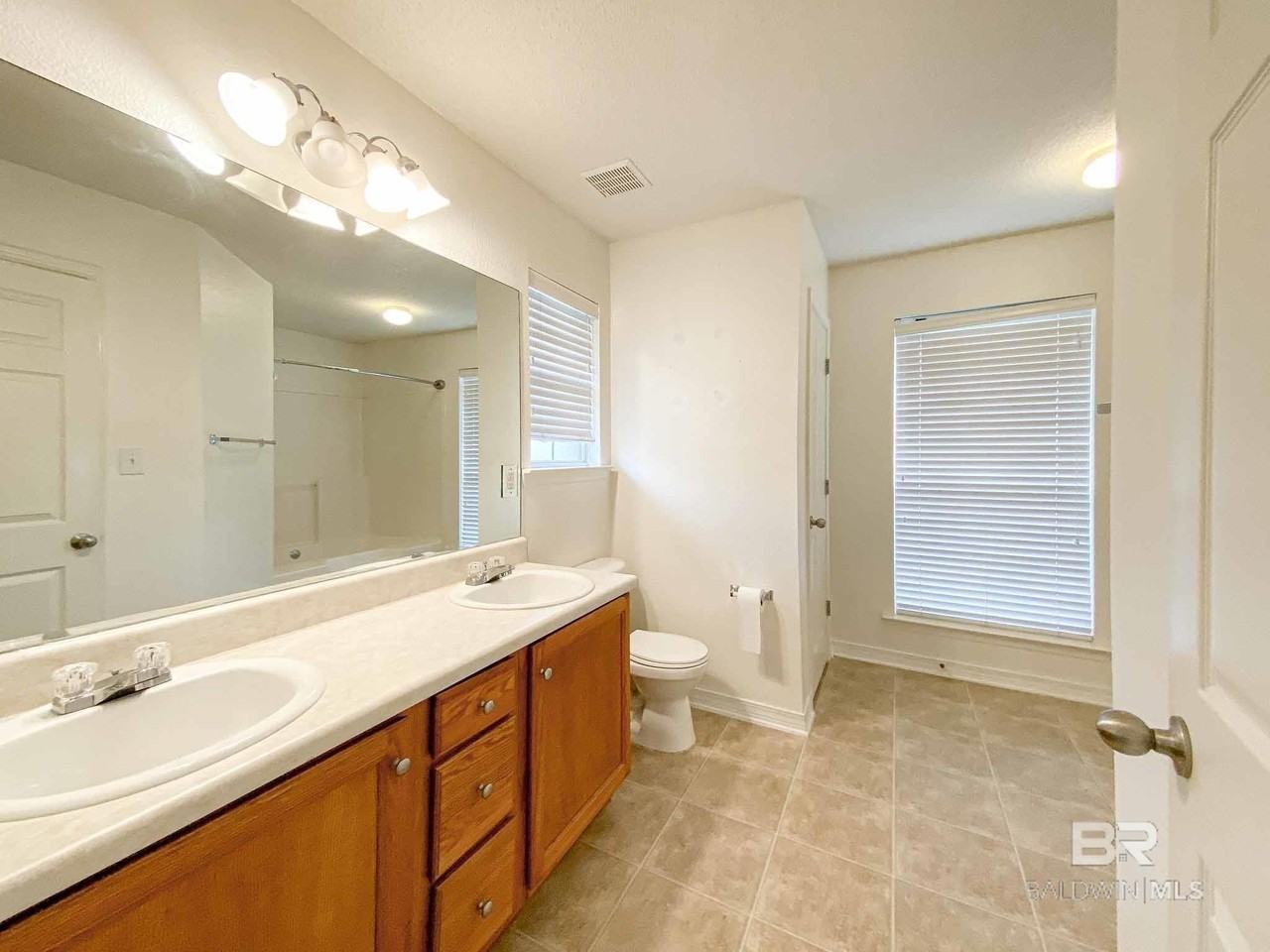 9841 Watkins Dr - Photo 7 of 16