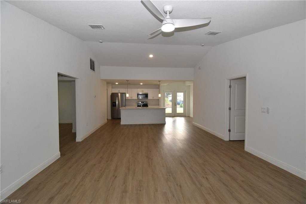 4553 Midland St - Photo 4 of 27