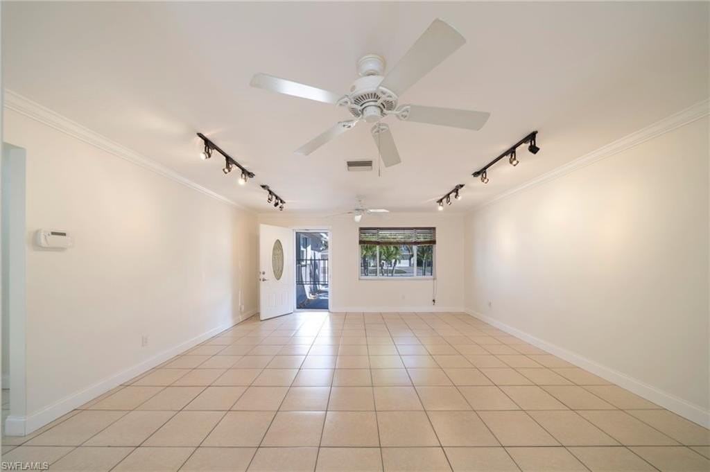 4916 Viceroy St Apt B - Photo 7 of 34