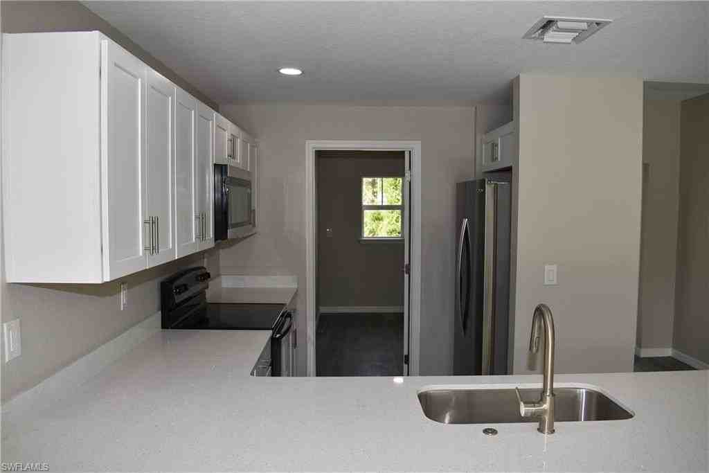 8159 Hedgecoth Ave - Photo 3 of 20