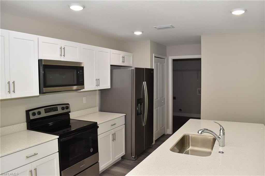 2863 Vineyard Cir - Photo 2 of 23