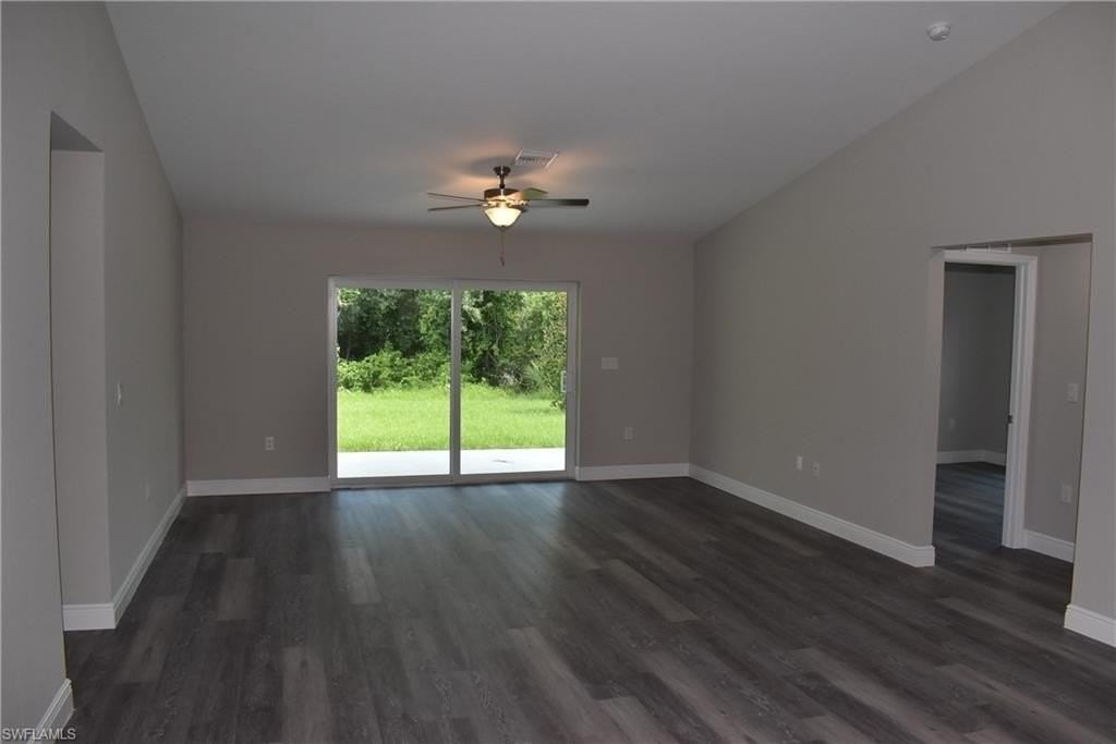 20217 Renwick Ave - Photo 7 of 26