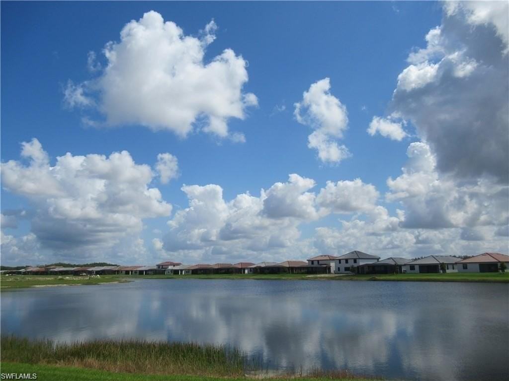 12032 Hawthorn Lake Dr Unit 102 - Photo 4 of 34