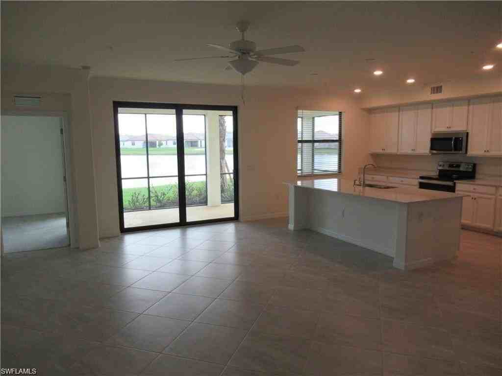 12032 Hawthorn Lake Dr Unit 102 - Photo 7 of 34