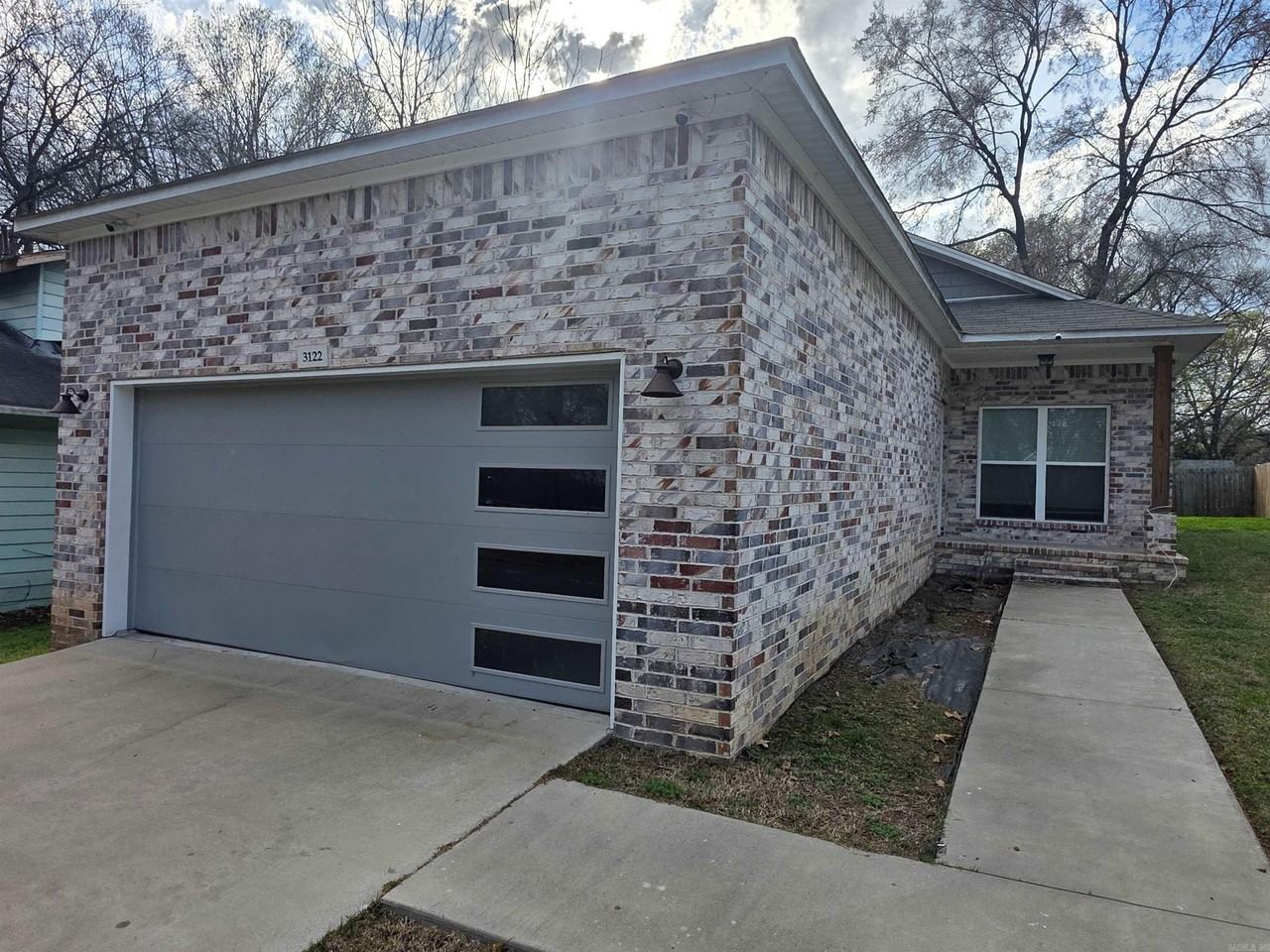 3122 Main St - Photo 2 of 21