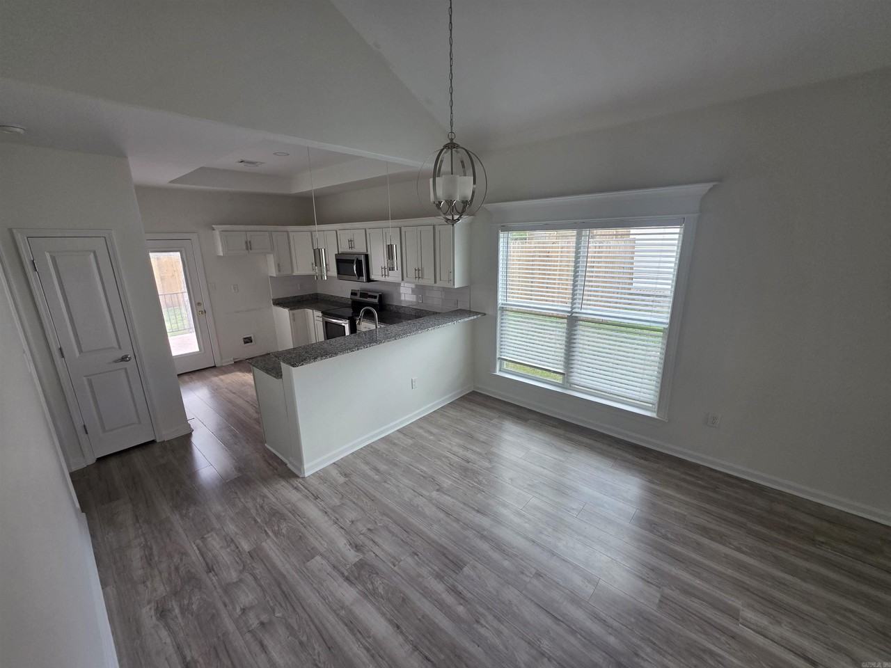 3122 Main St - Photo 5 of 21