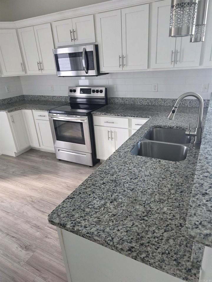 3122 Main St - Photo 6 of 21