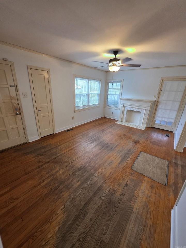 1700 W 19th St - Photo 3 of 12