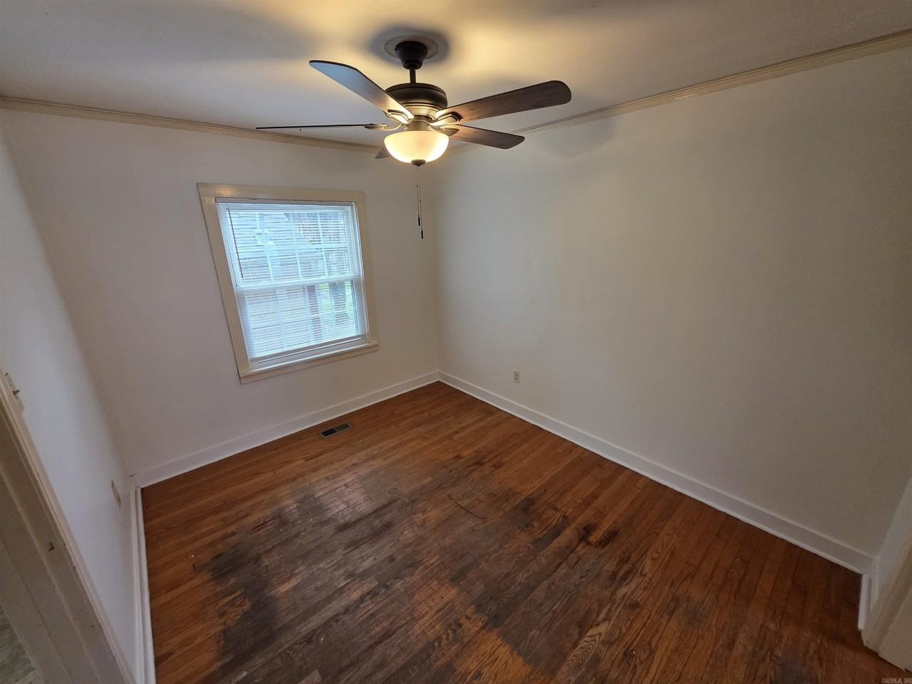 1700 W 19th St - Photo 5 of 12