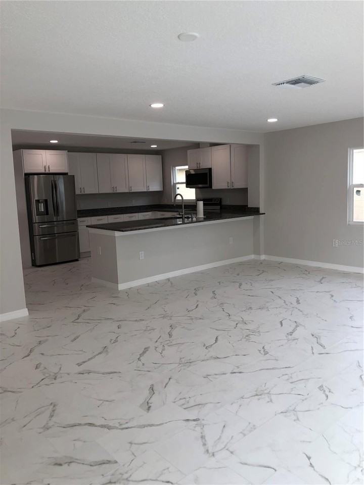 345 Parkland Ave - Photo 7 of 25