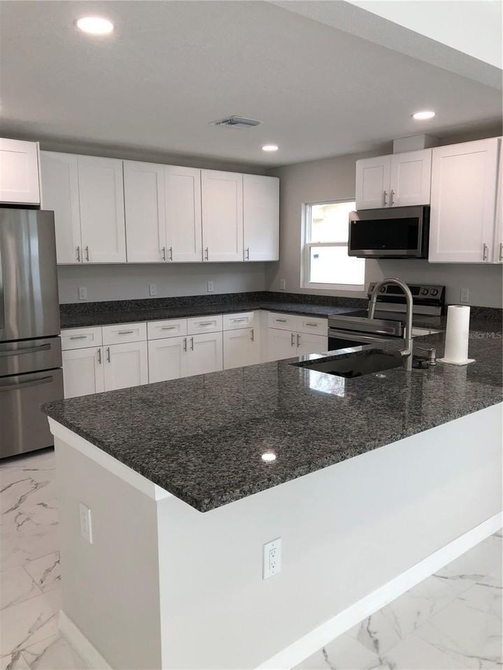 345 Parkland Ave - Photo 6 of 25