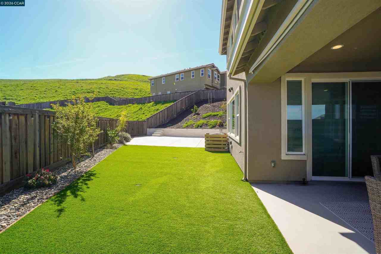 3150 Cortina Dr - Photo 6 of 38