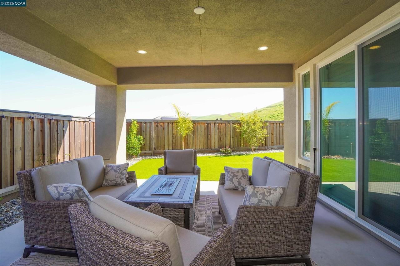 3150 Cortina Dr - Photo 7 of 38