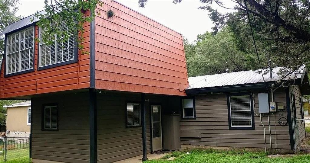 335 Flatrock Dr - Photo 2 of 17