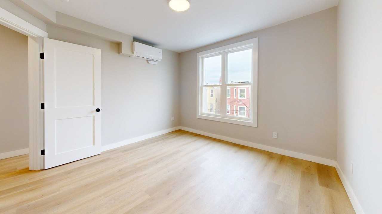 273 Maverick Street273 Maverick Street - 7 #7 - Photo 3 of 14