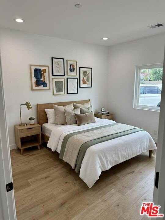 20318 Blythe St - Photo 6 of 36