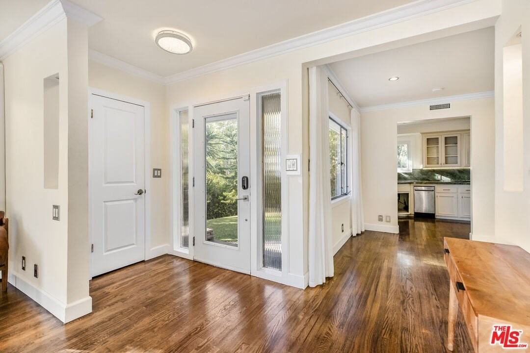 9549 Dalegrove Dr - Photo 4 of 16