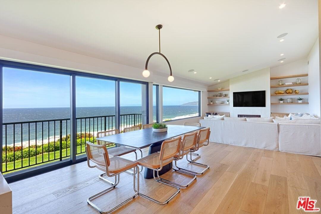 6813 Shearwater Ln - Photo 2 of 31