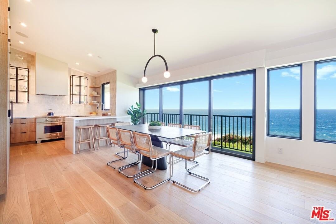 6813 Shearwater Ln - Photo 3 of 31