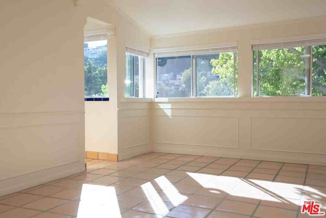 2401 Meadow Valley Ter - Photo 5 of 37