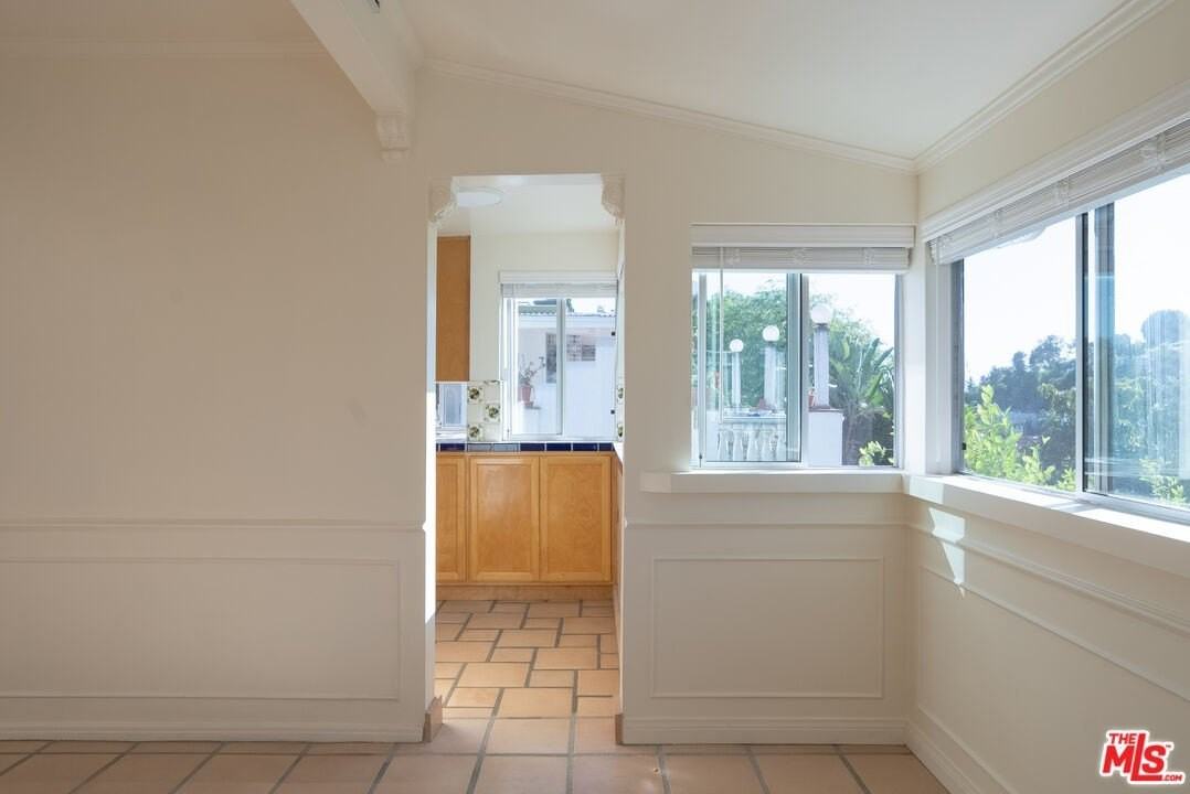 2401 Meadow Valley Ter - Photo 6 of 37