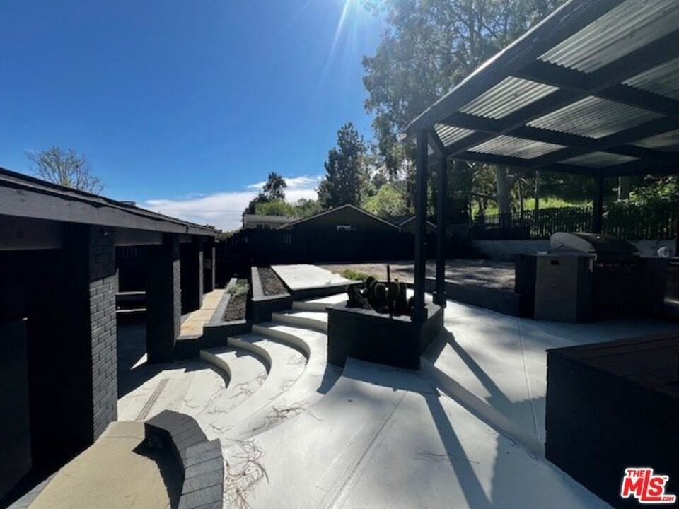 4049 Monterey Rd - Photo 4 of 30