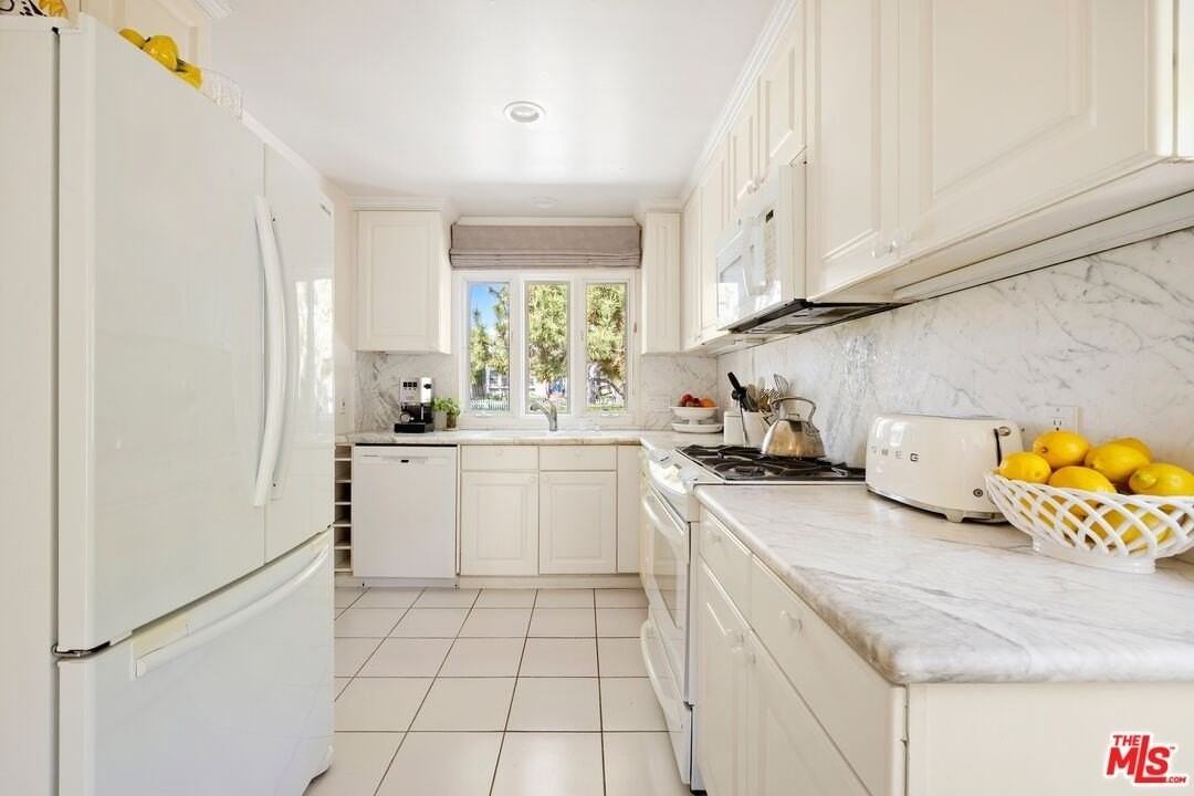 2818 Washington Ave - Photo 7 of 19