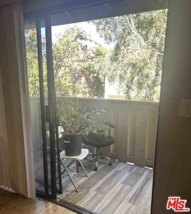 18433 Hatteras St Unit 207 - Photo 2 of 10