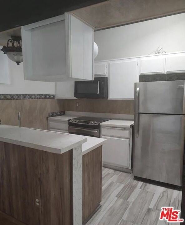 18433 Hatteras St Unit 207 - Photo 3 of 10