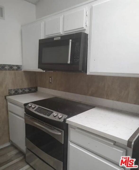 18433 Hatteras St Unit 207 - Photo 4 of 10