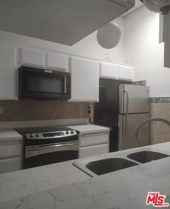 18433 Hatteras St Unit 207 - Photo 5 of 10