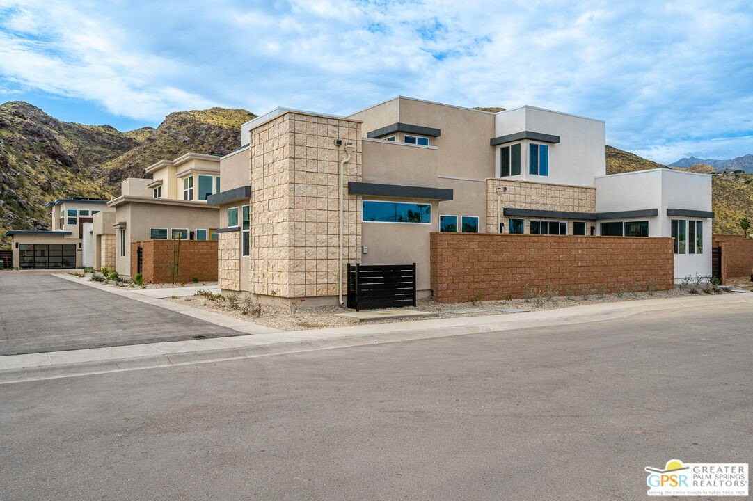 2651 Lavender Ln - Photo 2 of 45