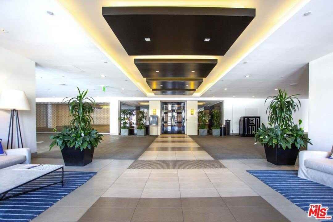 8500 Burton Way Apt 619 - Photo 4 of 40