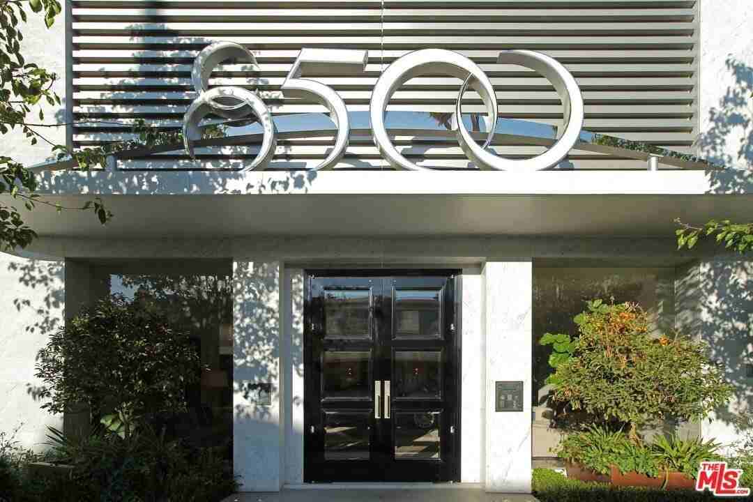 8500 Burton Way Apt 404 - Photo 3 of 40