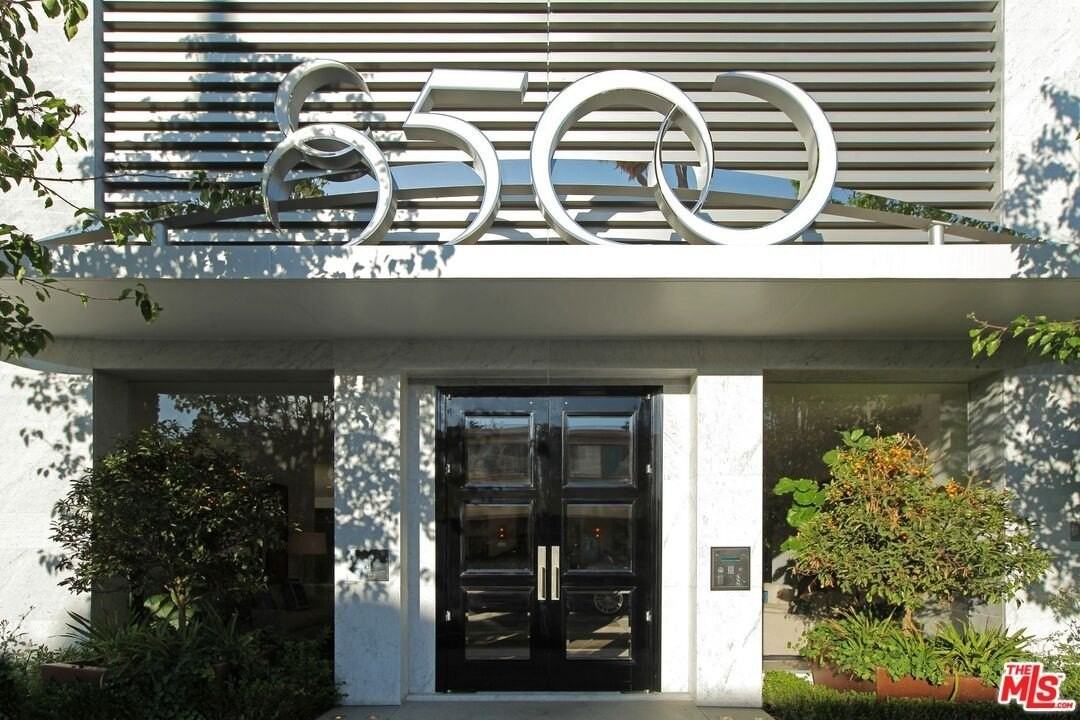 8500 Burton Way Apt 517 - Photo 2 of 43