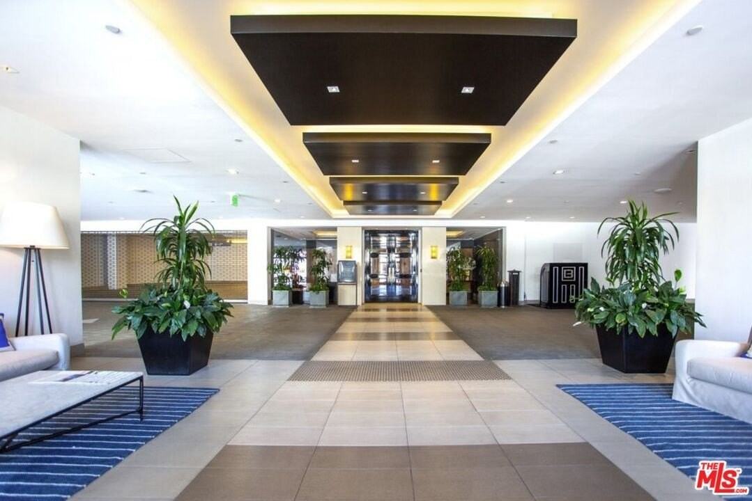 8500 Burton Way Apt 517 - Photo 3 of 43