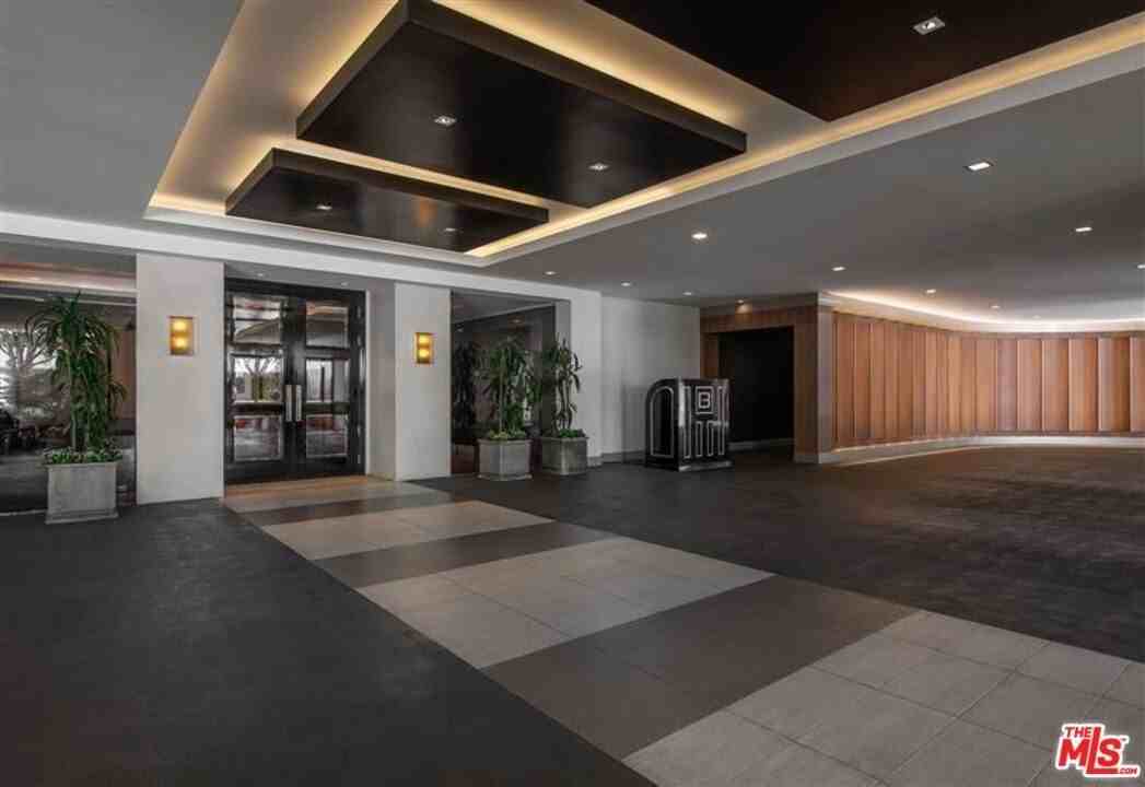 8500 Burton Way Apt 517 - Photo 7 of 43