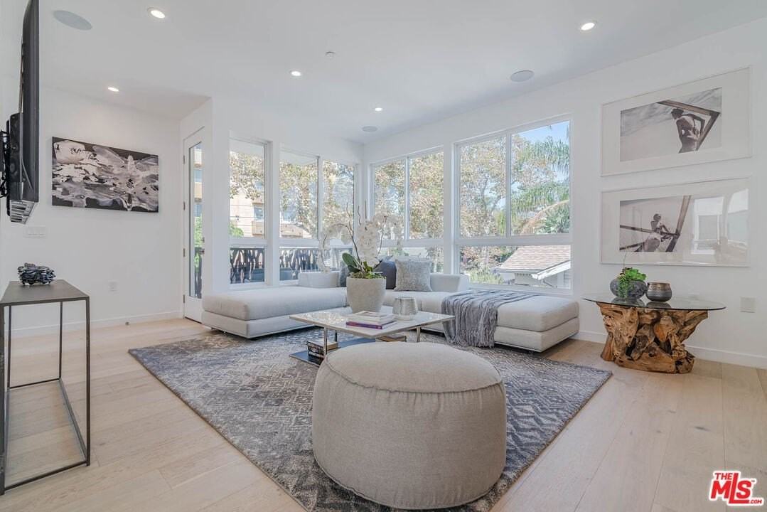 1214 N Sycamore Ave - Photo 3 of 16