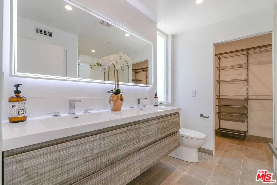 1214 N Sycamore Ave - Photo 7 of 16