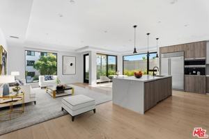 featured image of 725 N Croft Ave Unit 109