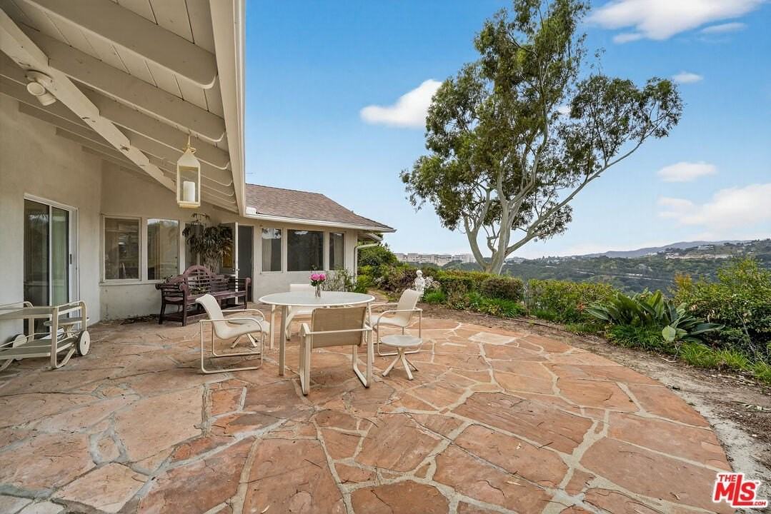 935 Linda Flora Dr - Photo 2 of 30