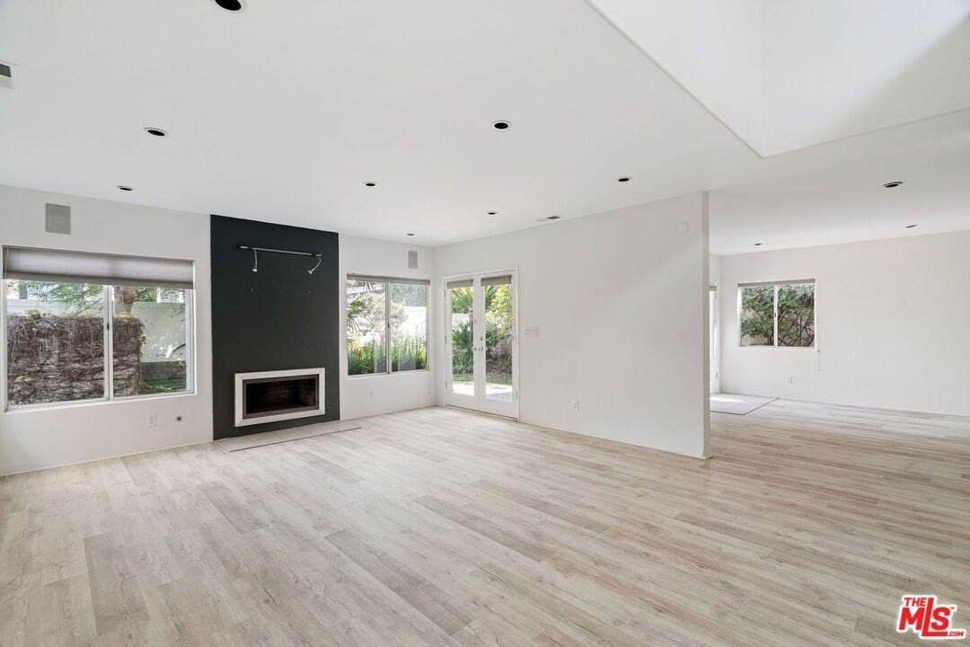 2606 Pacific Ave - Photo 7 of 49