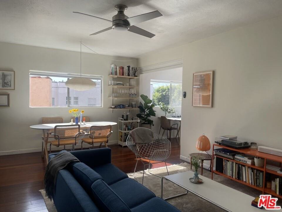 1321 S Mansfield Ave - Photo 2 of 9