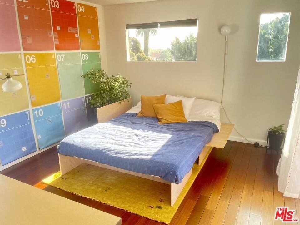 1321 S Mansfield Ave - Photo 5 of 9