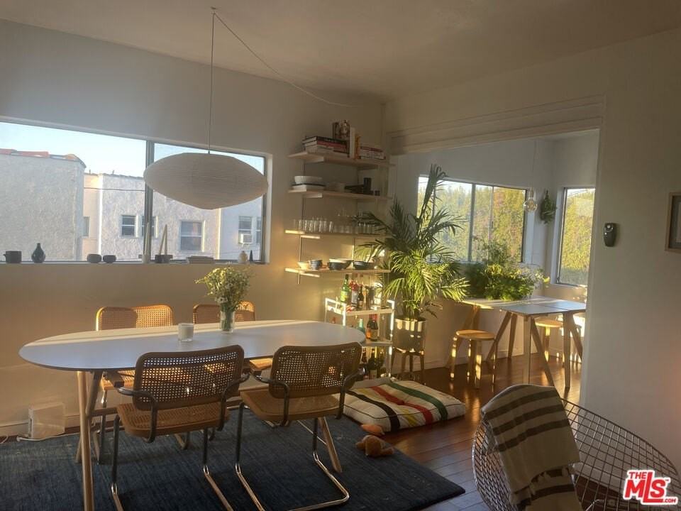 1323 S Mansfield Ave - Photo 3 of 9