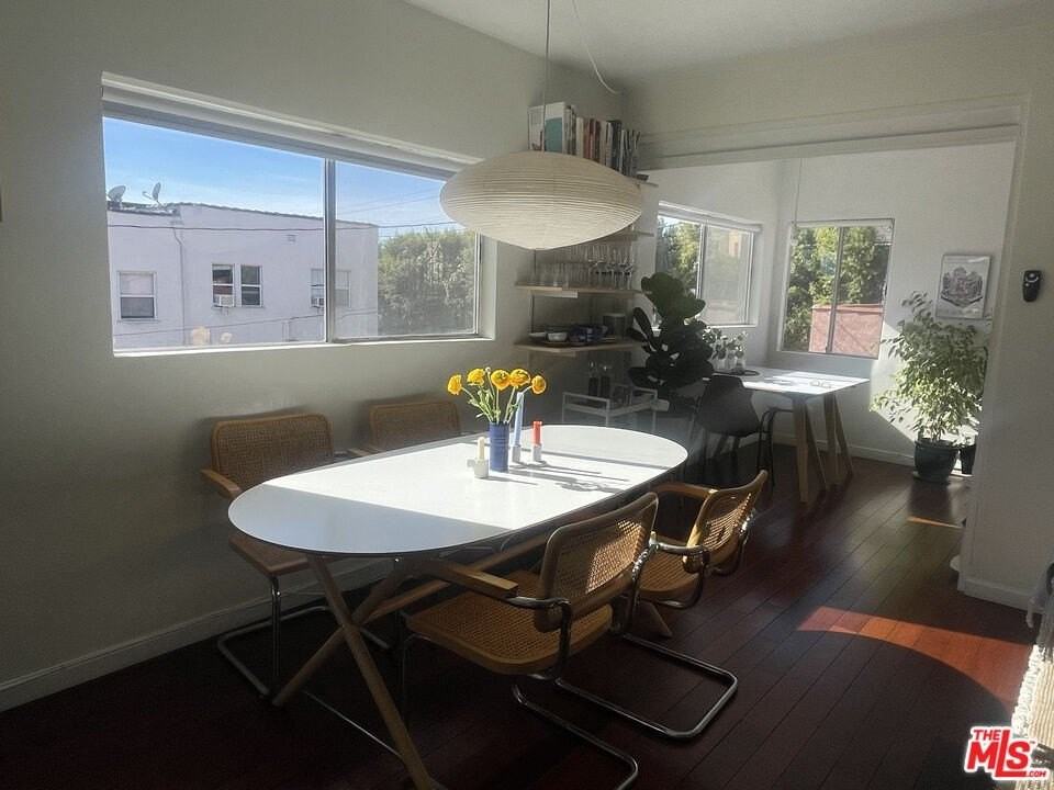 1323 S Mansfield Ave - Photo 4 of 9