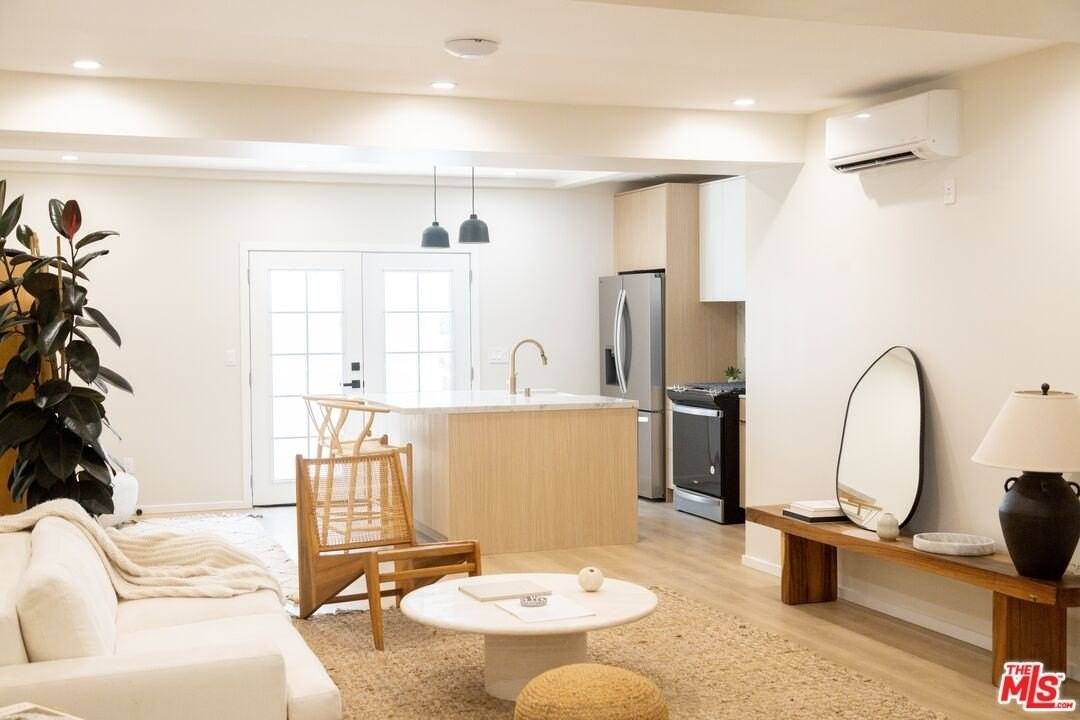 1409 N Hudson Ave Unit 2