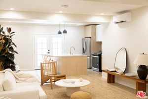 featured image of 1409 N Hudson Ave Unit 2