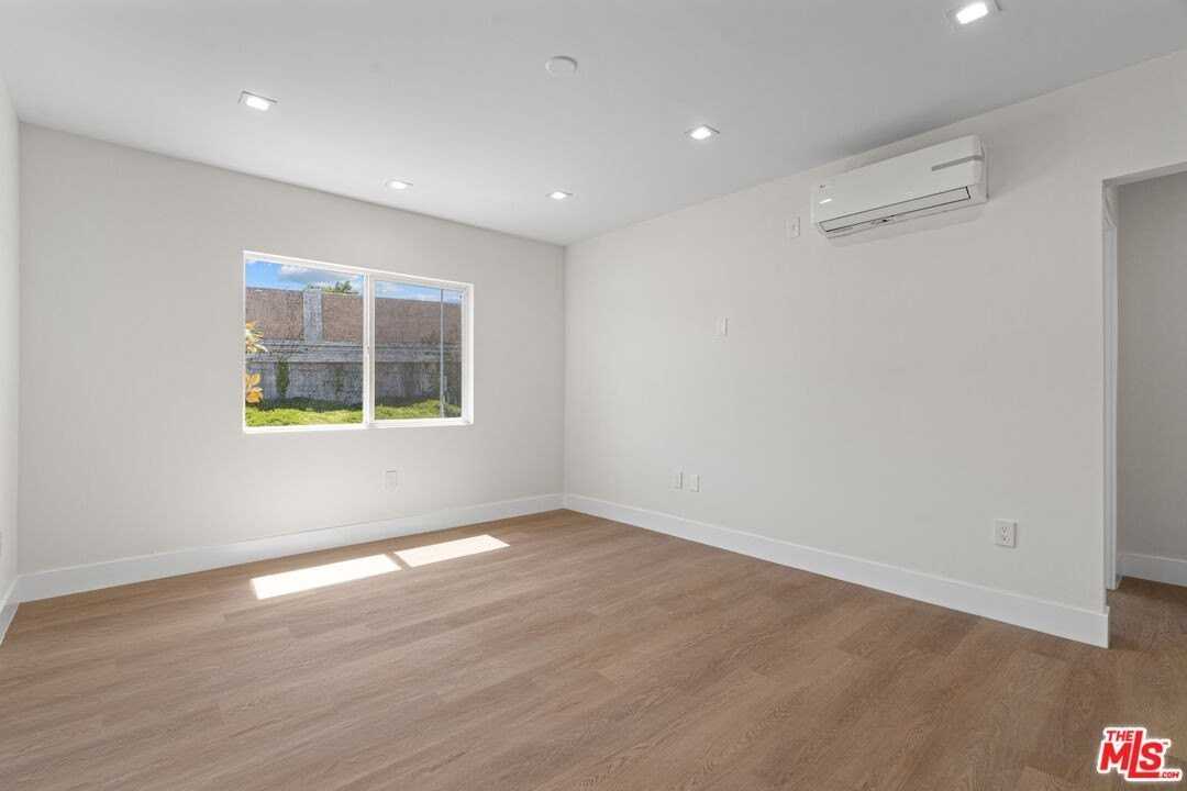 420 S Sepulveda Blvd Apt 12 - Photo 2 of 11