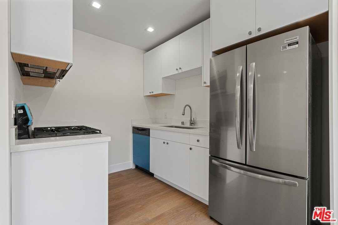 420 S Sepulveda Blvd Apt 12 - Photo 3 of 11